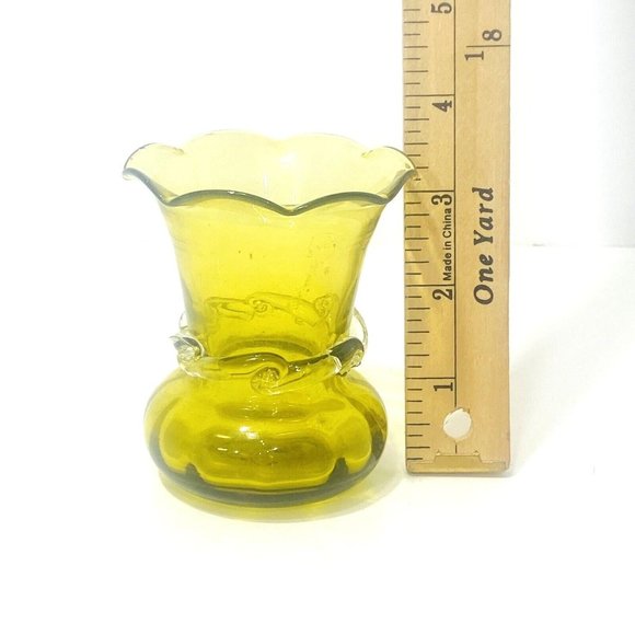 Vintage Pilgrim Glass Avocado Green Bud Vase Ruffle Optic Rigaree Collar 3.5" - Picture 8 of 8